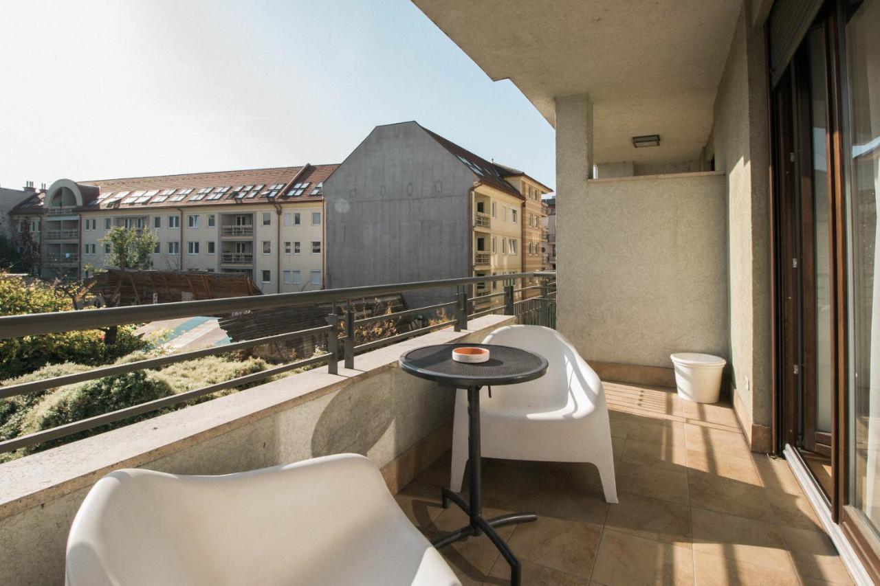Apartamento Kiraly Pop Studio With Terrace With Free Parking Budapeste